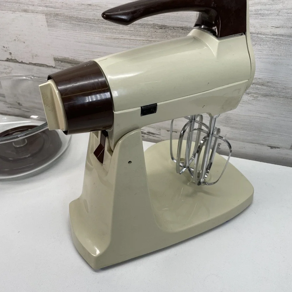 Vintage Sunbeam Mixmaster Stand Mixer 1-7A Cream Brown 235W 2 Bowls Hooks Beater